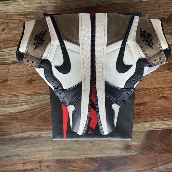 Jordan 1 Dark Mocha. size 10.5 main image 5